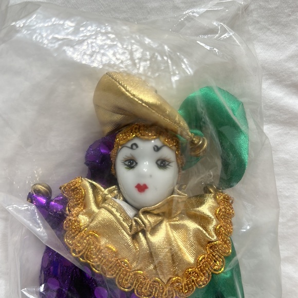 Mardi Gras Jester clown doll - Picture 2 of 6